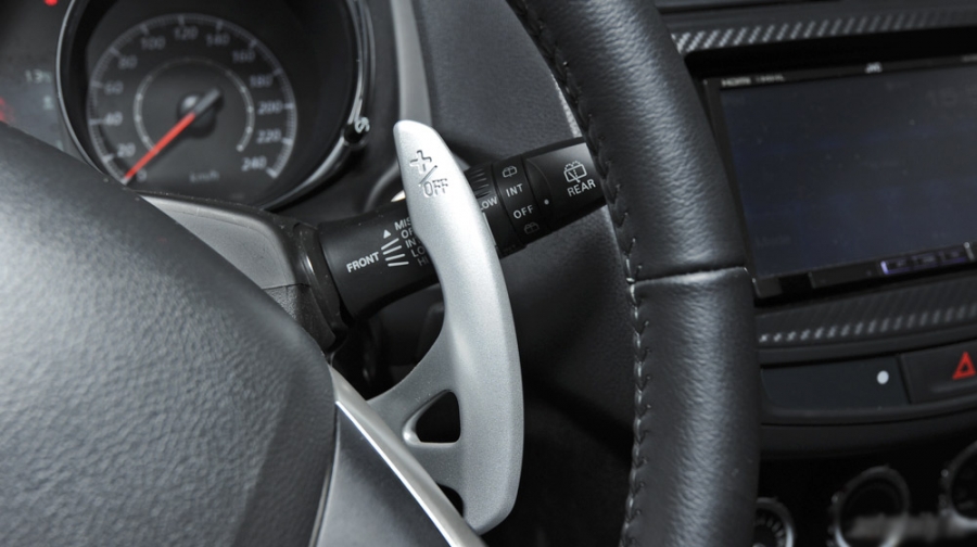 LẪY CHUYỂN SỐ VÔ LĂNG XE HƠI BMW